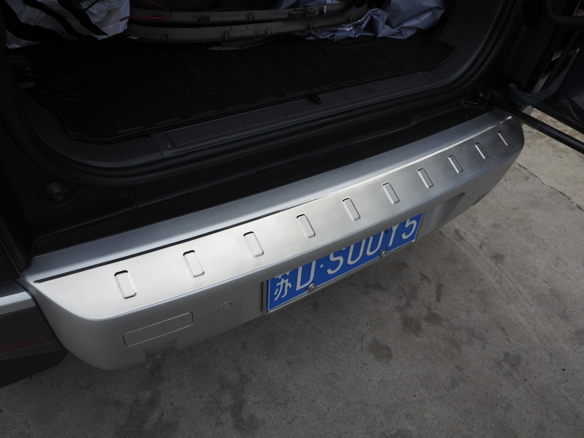 Land Rover Defender (2020 on) Rear Scuff Plate